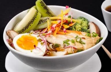 Ramen au poulet et au kiwi
